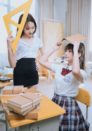 被深顶得说不出话